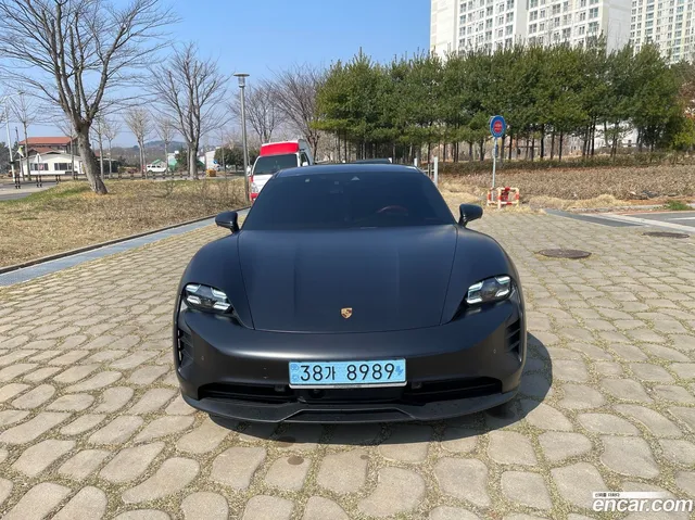 Porsche Taycan GTS — миниатюра 1