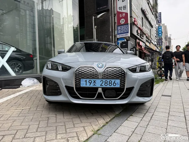 BMW i4 eDrive40 M — миниатюра 1