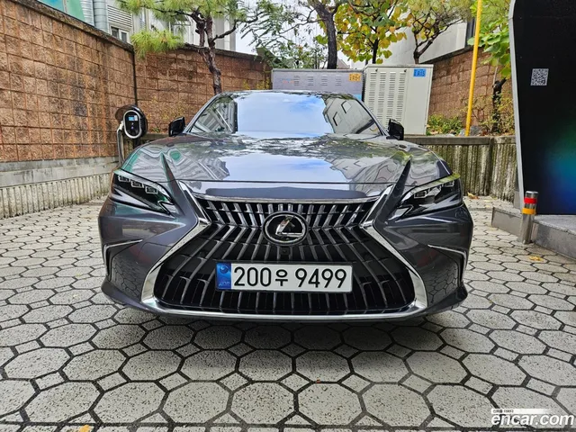 Lexus ES 300h — миниатюра 1