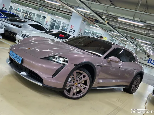 Porsche Taycan — миниатюра 1