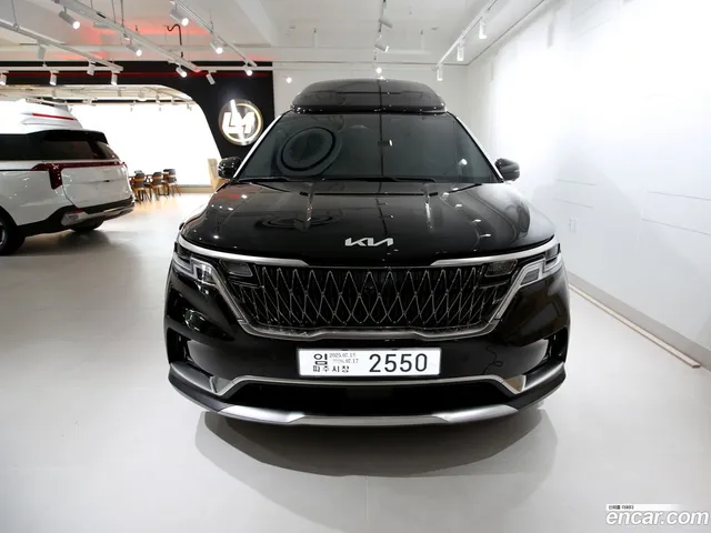 Kia Carnival 9 () — миниатюра 1