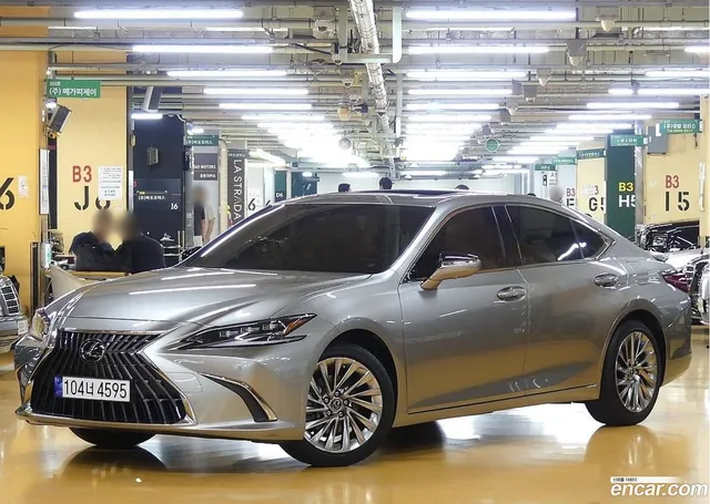 Lexus ES 300h — миниатюра 1