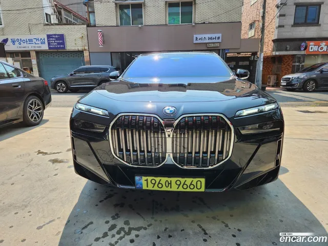 BMW 7 Series (G70) 740d xDrive M — миниатюра 1