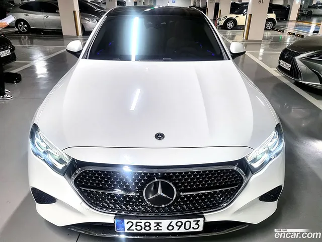 Mercedes-Benz E-Class (W214) E200 — миниатюра 1
