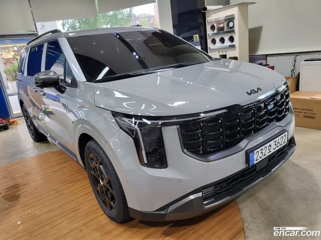 Kia Carnival HEV 9 X Line — миниатюра 1