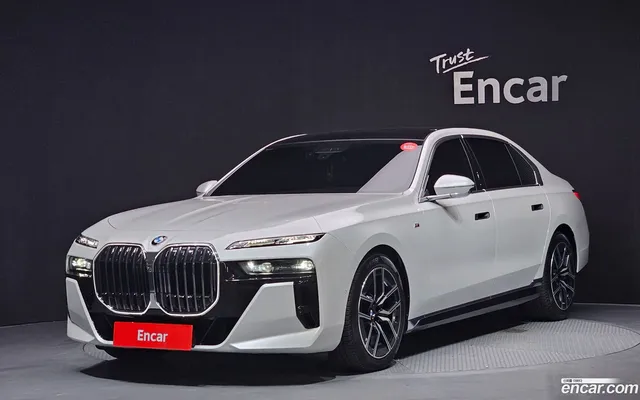 BMW 7 Series (G70) 740i sDrive M — миниатюра 1