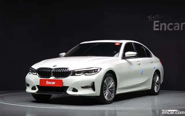 BMW 3 Series (G20) 330e — миниатюра 1