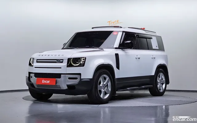 Land Rover (L663) 110 D300 HSE — миниатюра 1