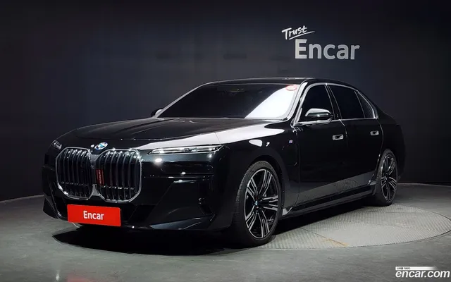 BMW 7 Series (G70) 750e xDrive M — миниатюра 1