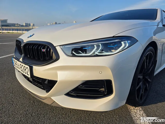 BMW 8 (G15) M850i xDrive — миниатюра 1