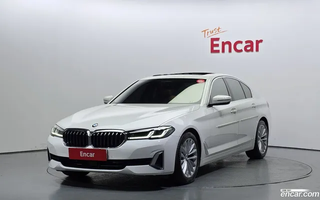 BMW 5 Series (G30) 520i — миниатюра 1