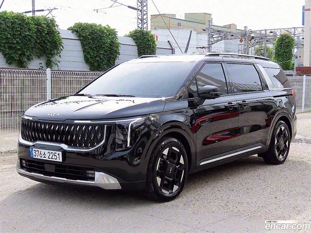 Kia Carnival 7 — миниатюра 1