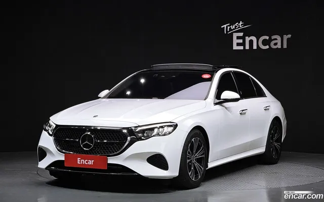 Mercedes-Benz E-Class (W214) E200 — миниатюра 1