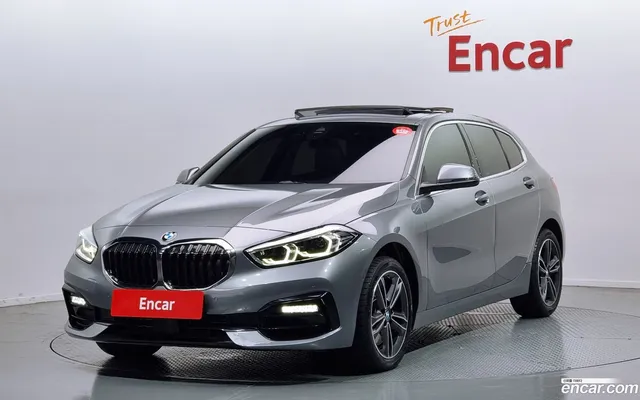 BMW 1 Series (F40) 120i — миниатюра 1