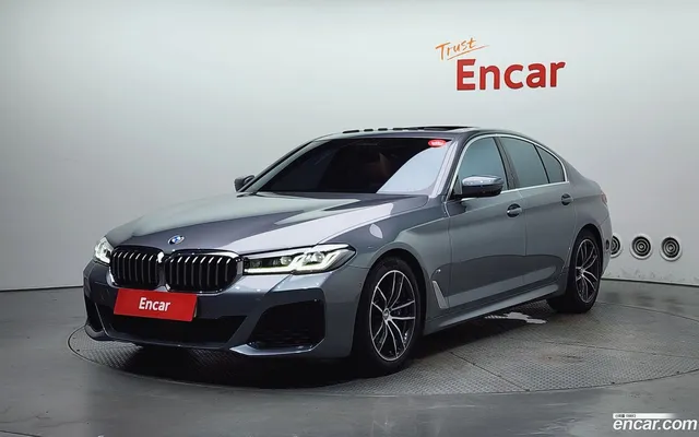 BMW 5 Series (G30) 520i M — миниатюра 1