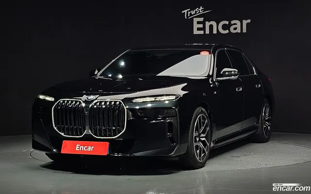 BMW i7 (G70) xDrive 60 M — миниатюра 1