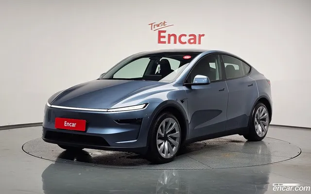 Tesla Model Y AWD — миниатюра 1