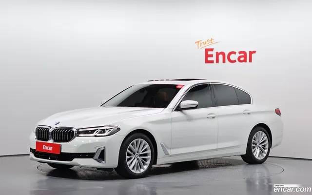 BMW 5 Series (G30) 520i — миниатюра 1