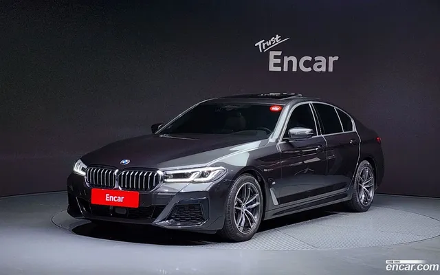 BMW 5 Series (G30) 520i M — миниатюра 1