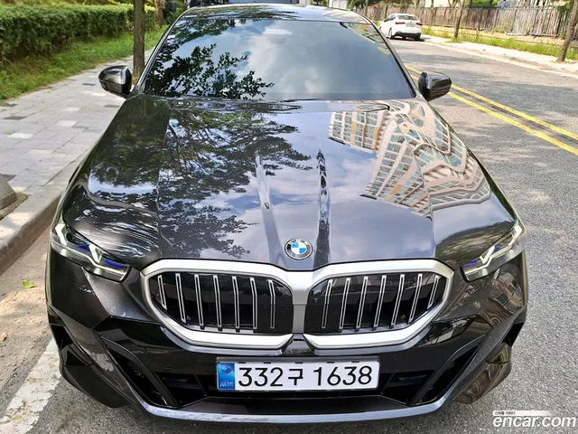 BMW 5 Series (G60) 520i M — миниатюра 1