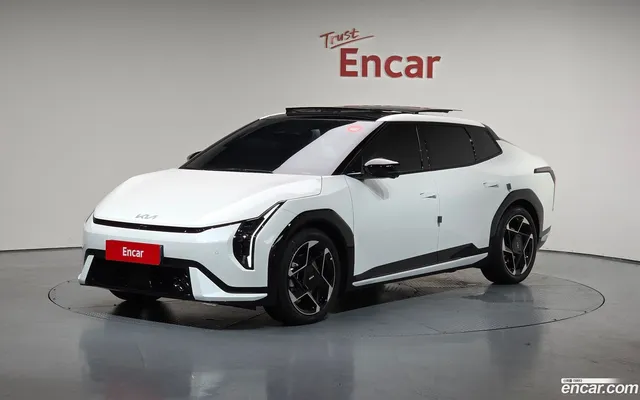 Kia EV4 2WD — миниатюра 1