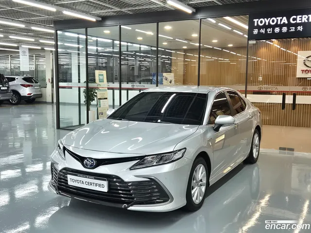 Toyota Camry (XV70) 2.5 LE — миниатюра 1