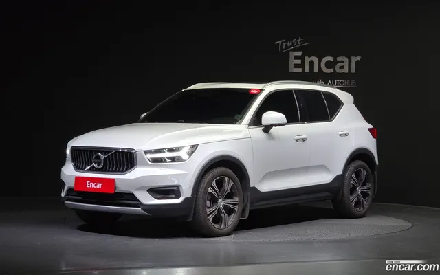 Volvo XC40 B4 — миниатюра 1
