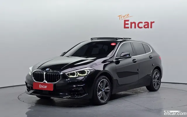 BMW 1 Series (F40) 120i — миниатюра 1