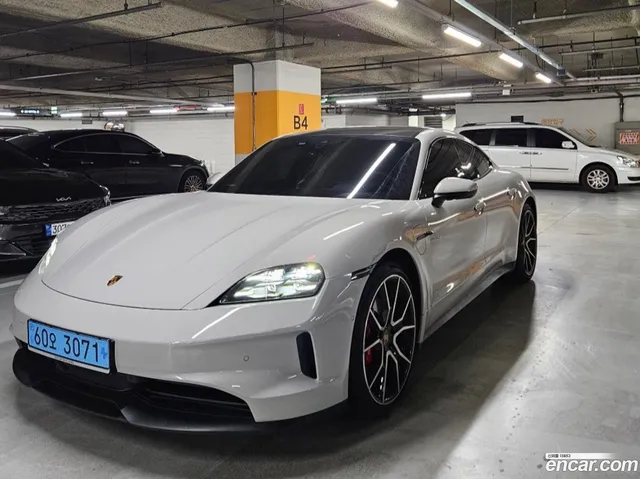 Porsche Taycan 4S — миниатюра 1