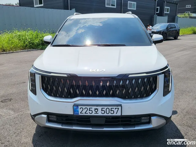 Kia Carnival HEV 9 — миниатюра 1