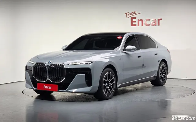 BMW 7 Series (G70) 740i sDrive M — миниатюра 1