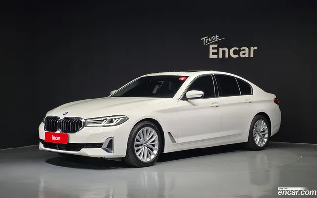 BMW 5 Series (G30) 520i — миниатюра 1