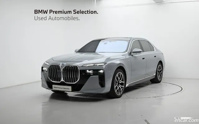 BMW 7 Series (G70) 740d xDrive M — миниатюра 1