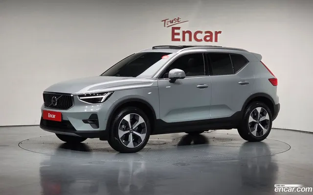 Volvo XC40 B4 — миниатюра 1