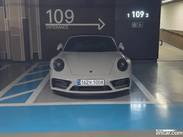 Porsche 911 (992) 4 GTS — миниатюра 1