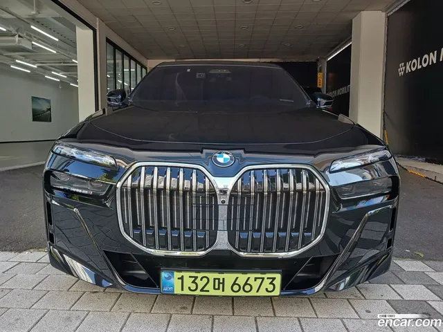 BMW 7 Series (G70) 740d xDrive M — миниатюра 1