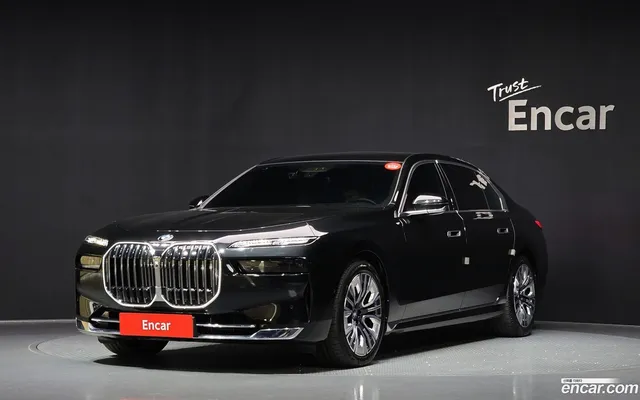 BMW 7 Series (G70) 740i sDrive — миниатюра 1