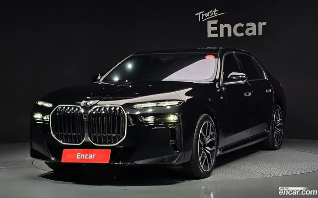 BMW 7 Series (G70) 740i xDrive M — миниатюра 1