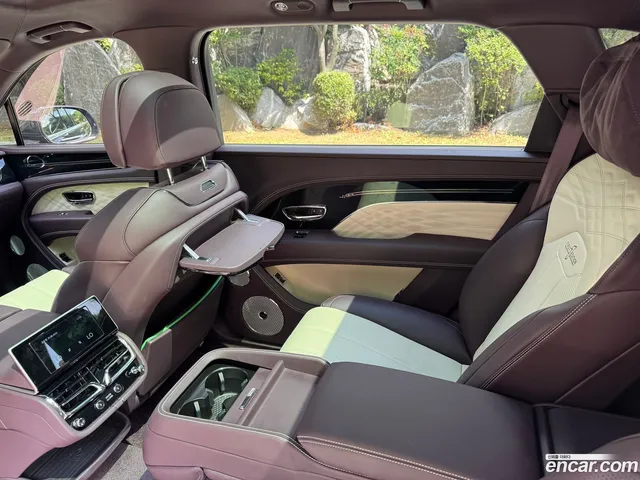 Bentley Bentayga 4.0 V8 EWB — миниатюра 1