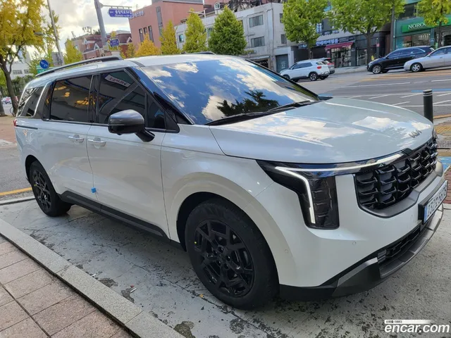 Kia Carnival HEV 9 X Line — миниатюра 1