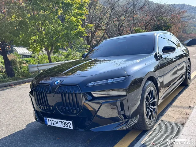 BMW 7 Series (G70) 740i sDrive M — миниатюра 1