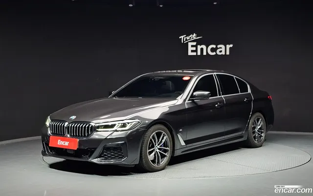 BMW 5 Series (G30) 520i M — миниатюра 1