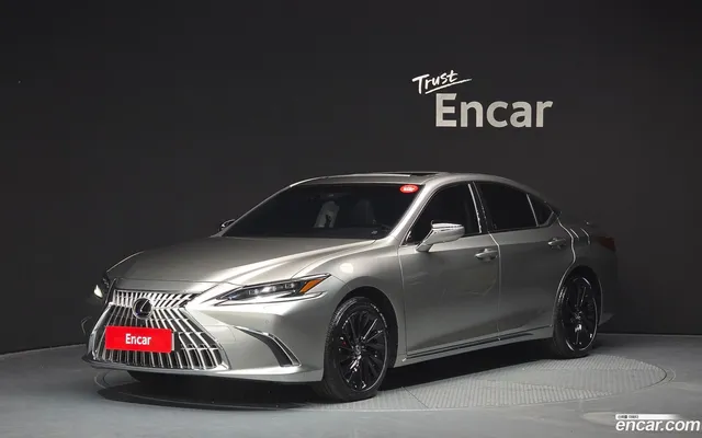 Lexus ES 300h — миниатюра 1