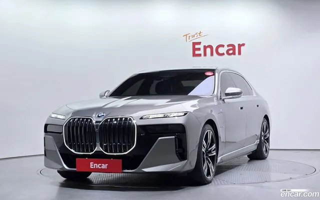 BMW 7 Series (G70) 750e xDrive M — миниатюра 1