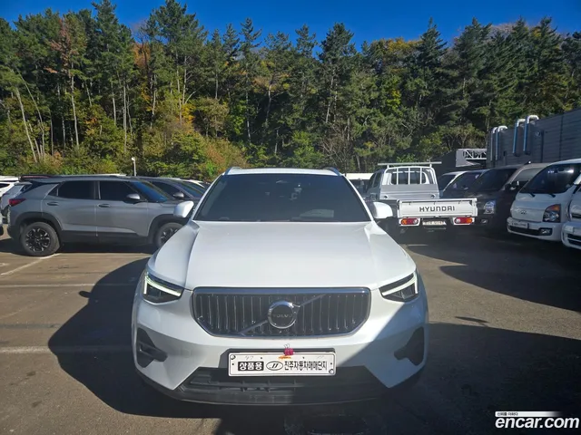 Volvo XC40 B4 — миниатюра 1