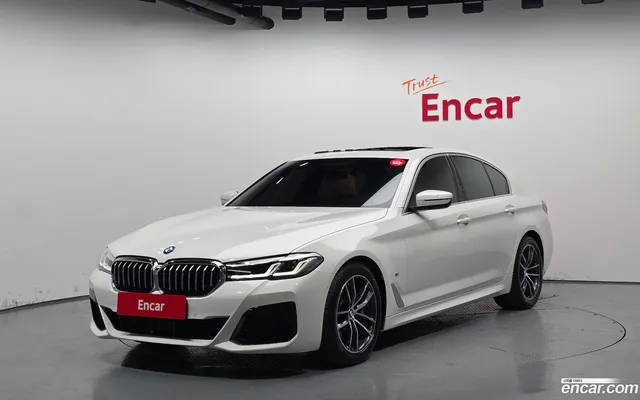 BMW 5 Series (G30) 520i M — миниатюра 1