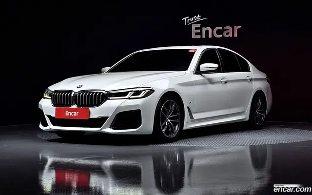 BMW 5 Series (G30) 520i M — миниатюра 1