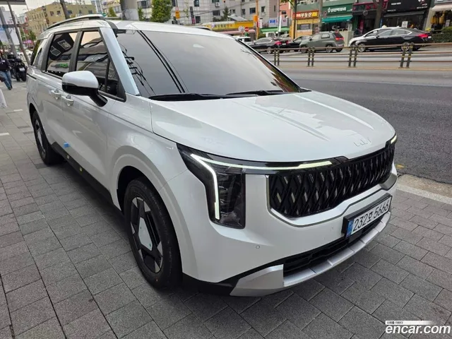 Kia Carnival HEV 9 — миниатюра 1