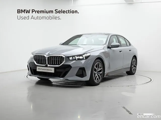 BMW 5 Series (G60) 523d M — миниатюра 1