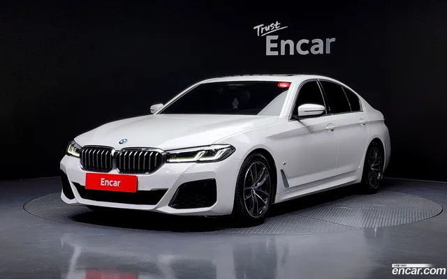 BMW 5 Series (G30) 520i M — миниатюра 1